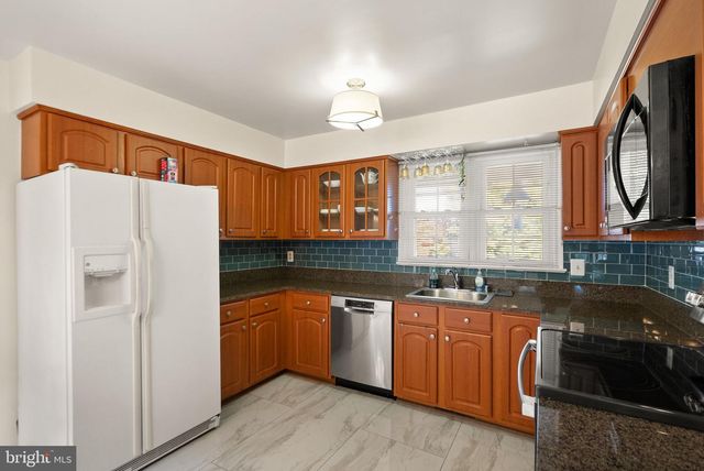 1398 PARK LAKE DR, Reston, VA 20190