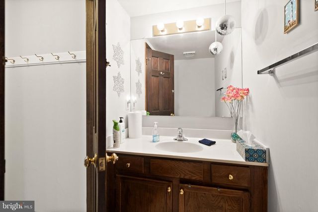 1398 PARK LAKE DR, Reston, VA 20190