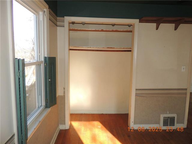 3228 S Cedar Avenue, Independence, MO 64052