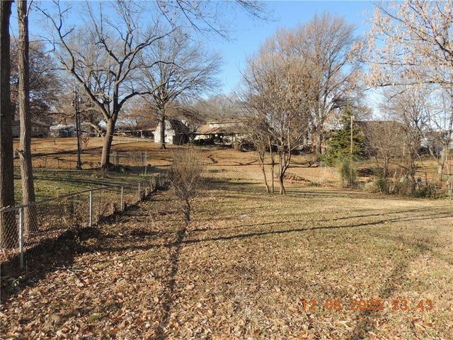 3228 S Cedar Avenue, Independence, MO 64052