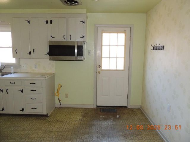 3228 S Cedar Avenue, Independence, MO 64052