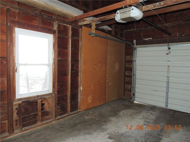 3228 S Cedar Avenue, Independence, MO 64052