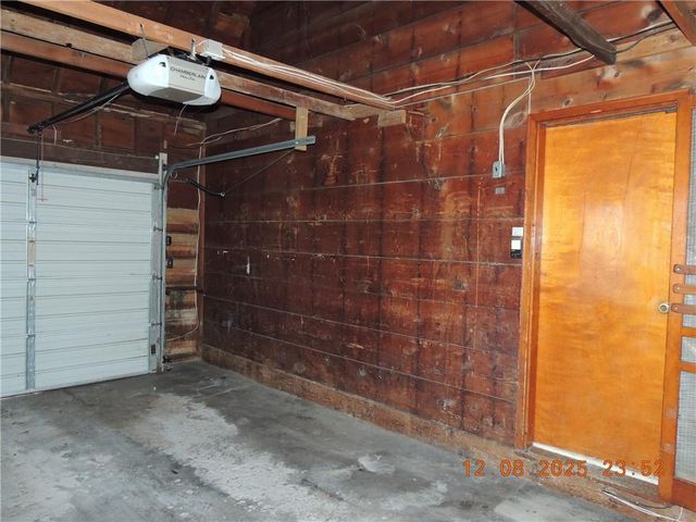 3228 S Cedar Avenue, Independence, MO 64052