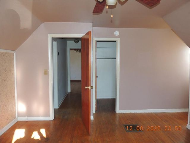 3228 S Cedar Avenue, Independence, MO 64052