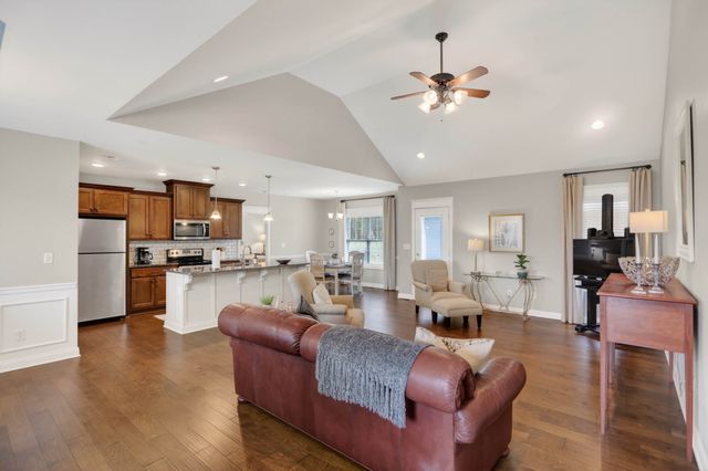 210 Claiborne Cir, Franklin, KY 42134