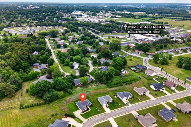 210 Claiborne Cir, Franklin, KY 42134