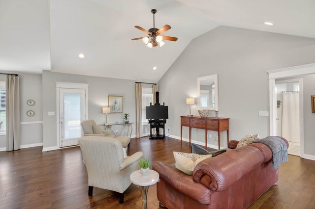 210 Claiborne Cir, Franklin, KY 42134