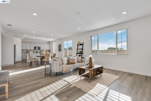 337 Frizzante Lane, Manteca, CA 95337