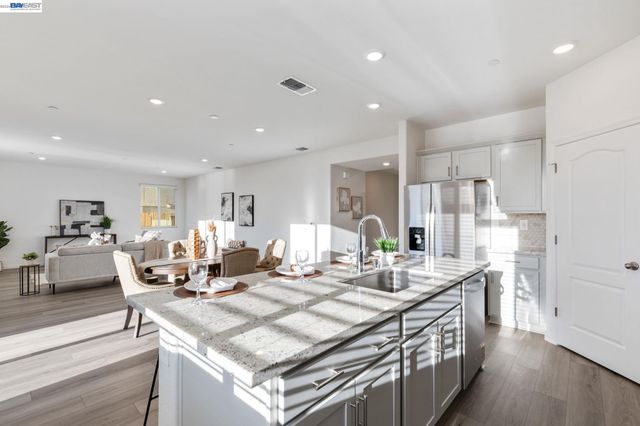 337 Frizzante Lane, Manteca, CA 95337