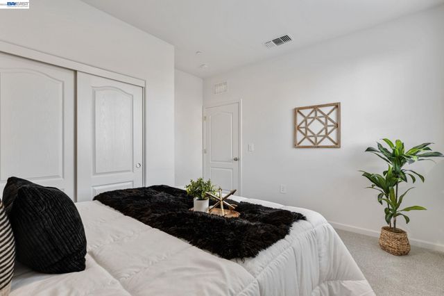 337 Frizzante Lane, Manteca, CA 95337