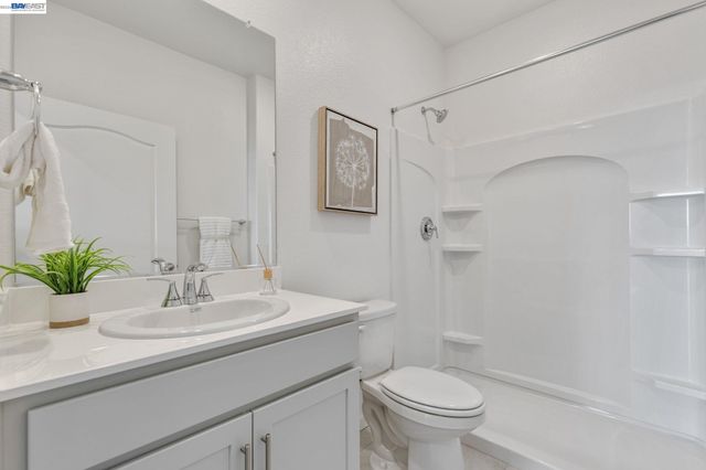 337 Frizzante Lane, Manteca, CA 95337