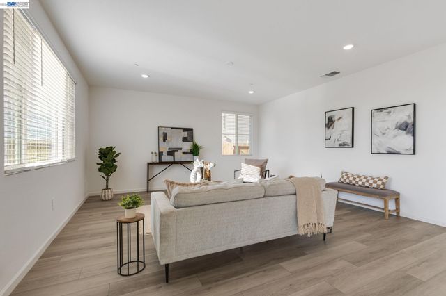 337 Frizzante Lane, Manteca, CA 95337