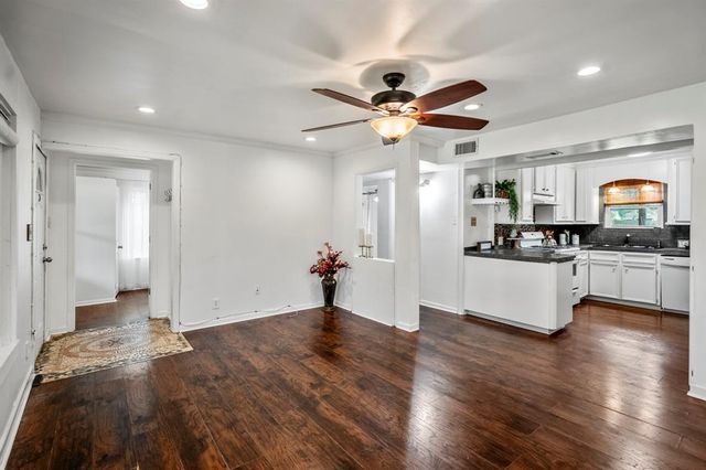 613 13th Street N, Texas City, TX 77590