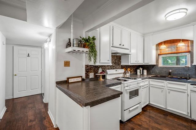 613 13th Street N, Texas City, TX 77590
