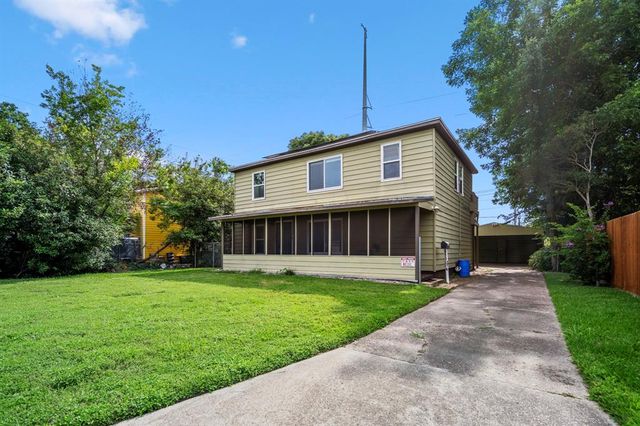613 13th Street N, Texas City, TX 77590