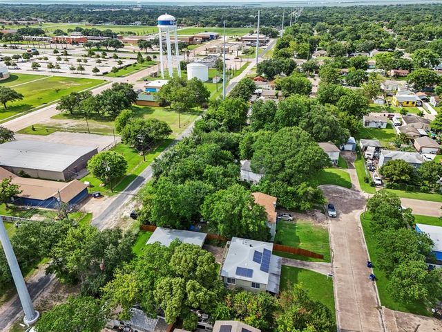 613 13th Street N, Texas City, TX 77590