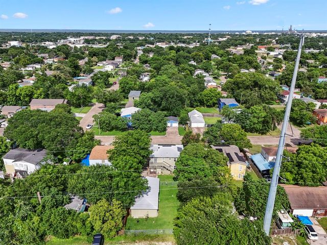 613 13th Street N, Texas City, TX 77590