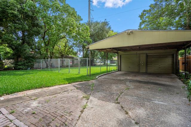 613 13th Street N, Texas City, TX 77590