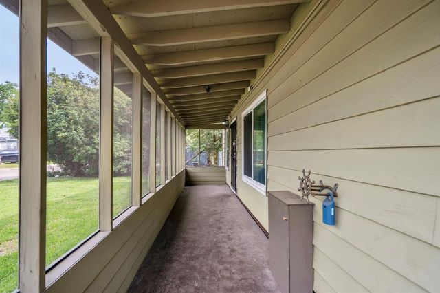 613 13th Street N, Texas City, TX 77590