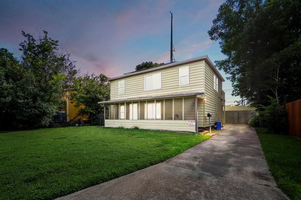 613 13th Street N, Texas City, TX 77590