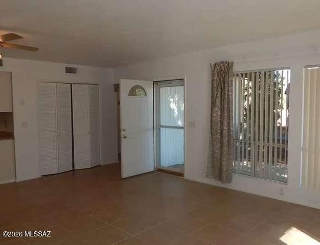 295 W Placita De Los Anillos, Green Valley, AZ 85614