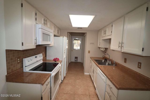 295 W Placita De Los Anillos, Green Valley, AZ 85614