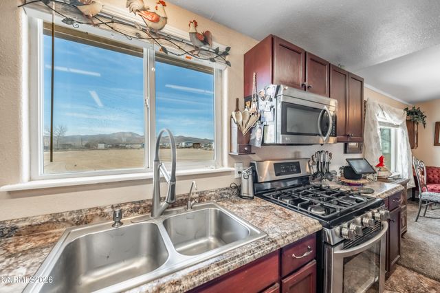 7645 Bass Street, Silver Springs, NV 89429