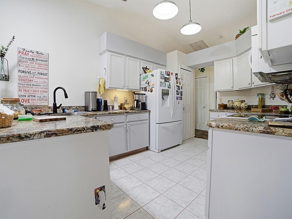 Image 5 of property listing at 5535 TANGELO STREET, Leesburg, FL 34748