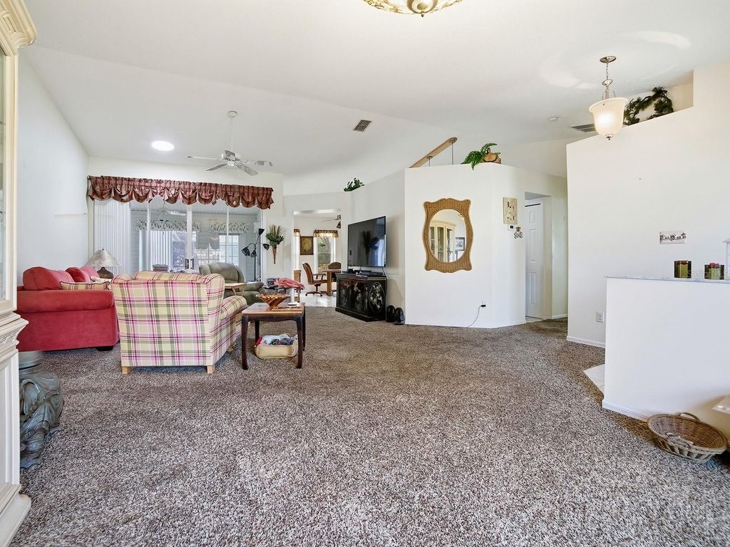 Image 10 of property listing at 5535 TANGELO STREET, Leesburg, FL 34748