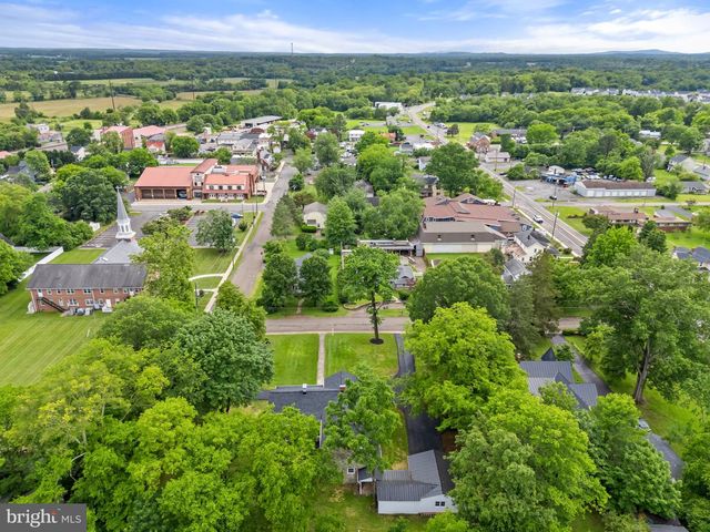 105 E WASHINGTON ST, Remington, VA 22734