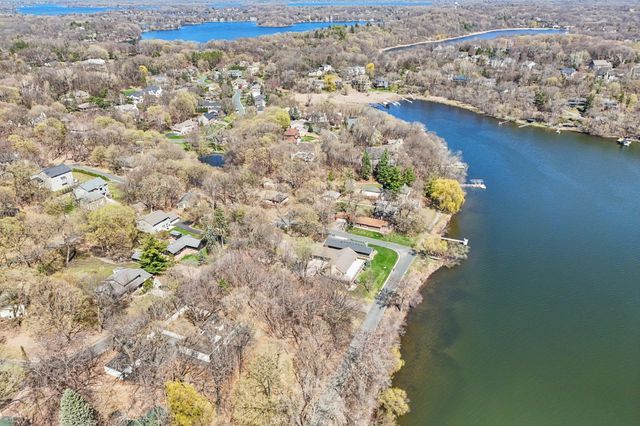 6679 Mohawk Drive, Chanhassen, MN 55317