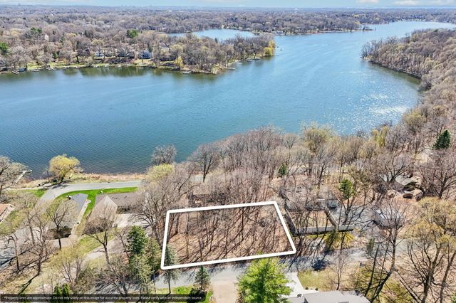 6679 Mohawk Drive, Chanhassen, MN 55317