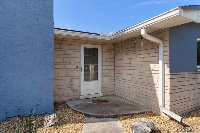 892 E Victoria Lane, Holder, FL 34445
