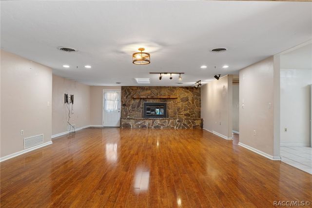 892 E Victoria Lane, Holder, FL 34445