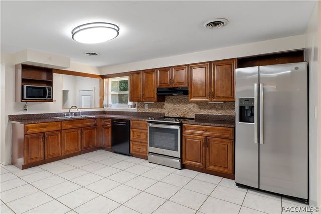 892 E Victoria Lane, Holder, FL 34445
