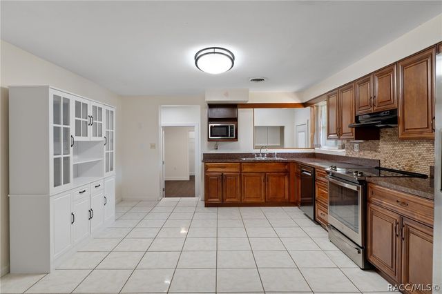 892 E Victoria Lane, Holder, FL 34445