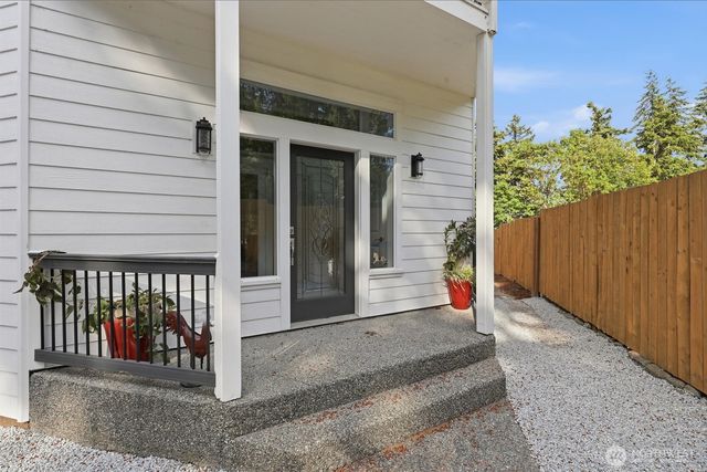 108 N Livingston Bay Road, Camano Island, WA 98282