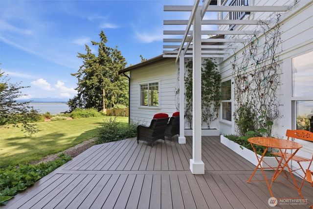 108 N Livingston Bay Road, Camano Island, WA 98282