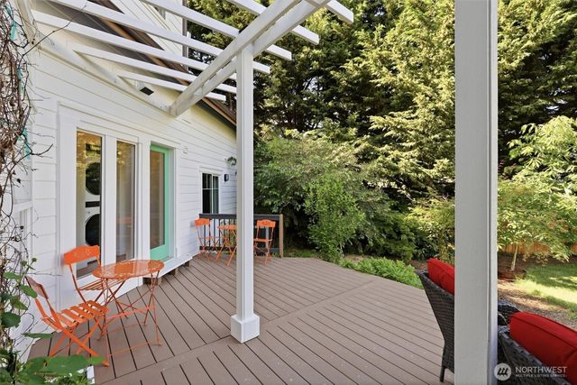 108 N Livingston Bay Road, Camano Island, WA 98282