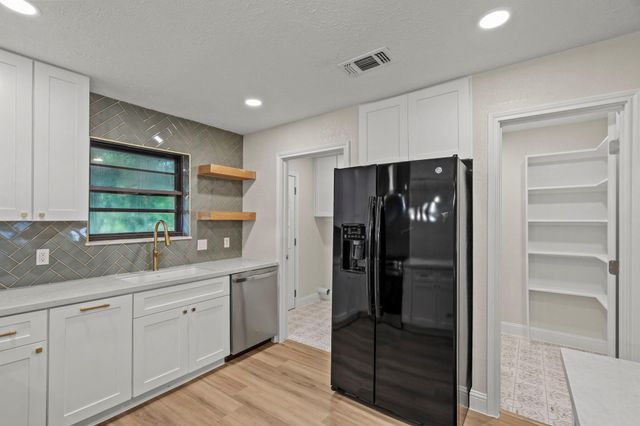 11118 Sagecountry Drive, Houston, TX 77089