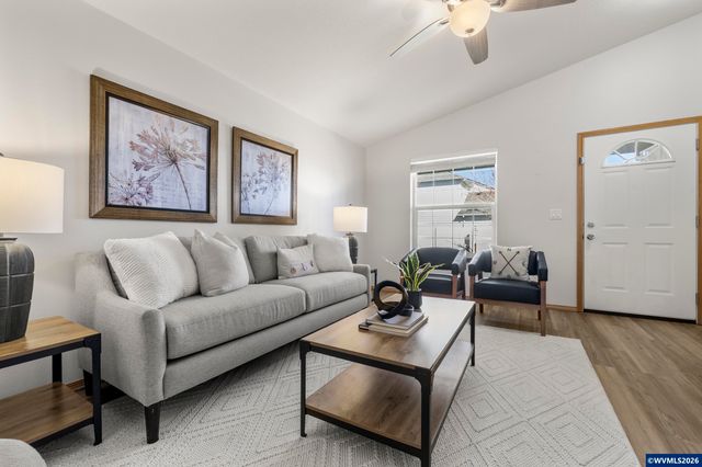 2572 Char Cir NW, Salem, OR 97304