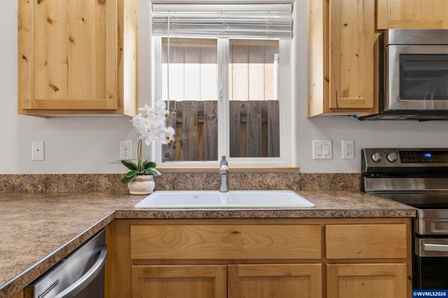 2572 Char Cir NW, Salem, OR 97304