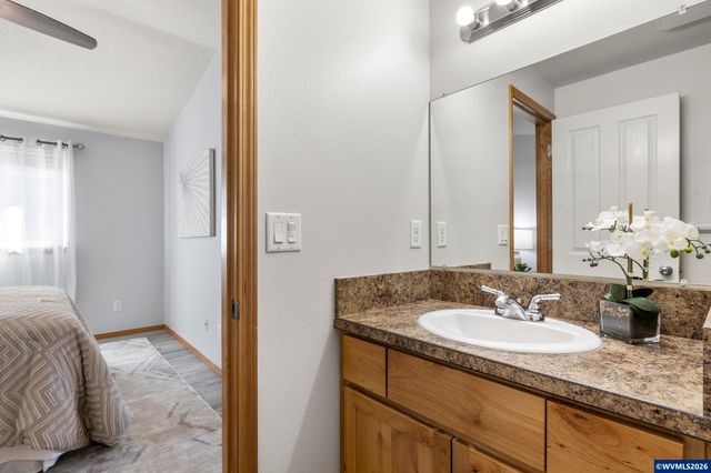 2572 Char Cir NW, Salem, OR 97304