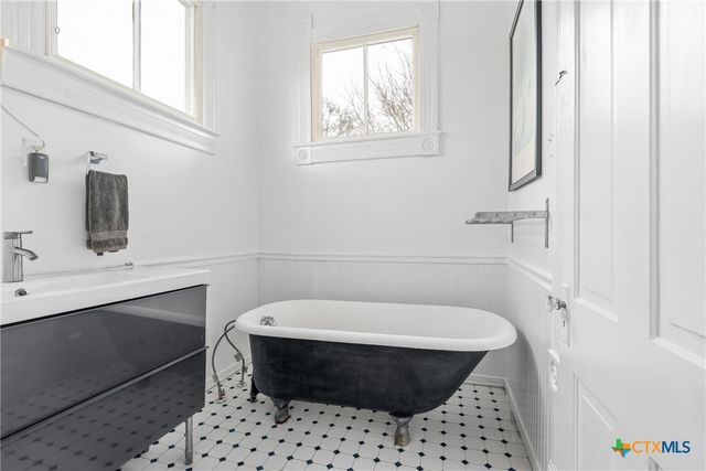 404 E 9th Avenue, Belton, TX 76513