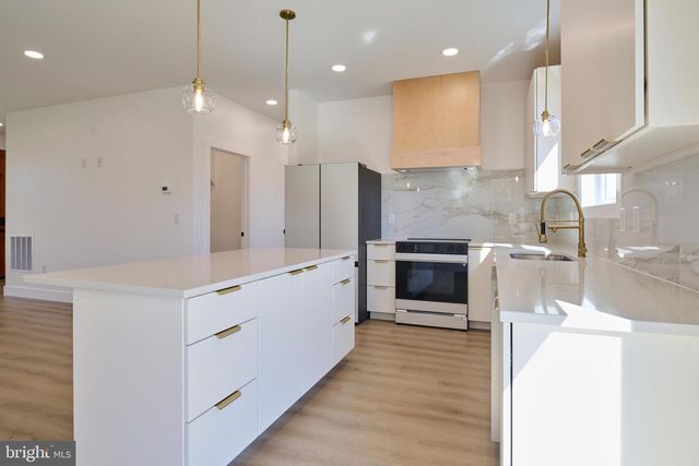 2330 W WHITEHALL RD, State College, PA 16801