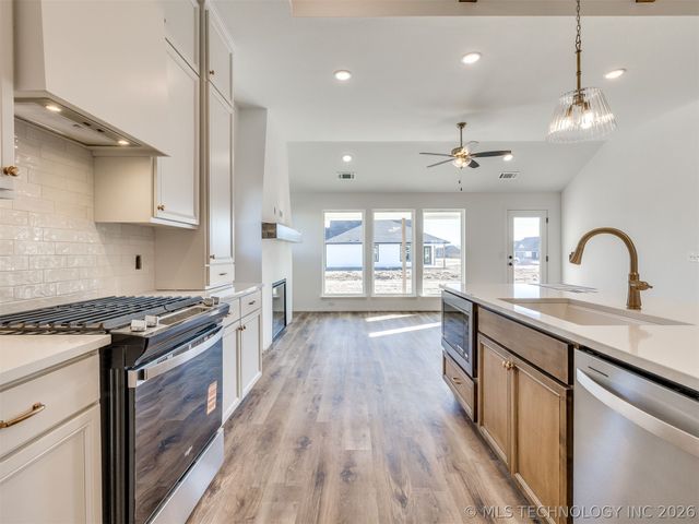 3400 E 153rd Place S, Bixby, OK 74008