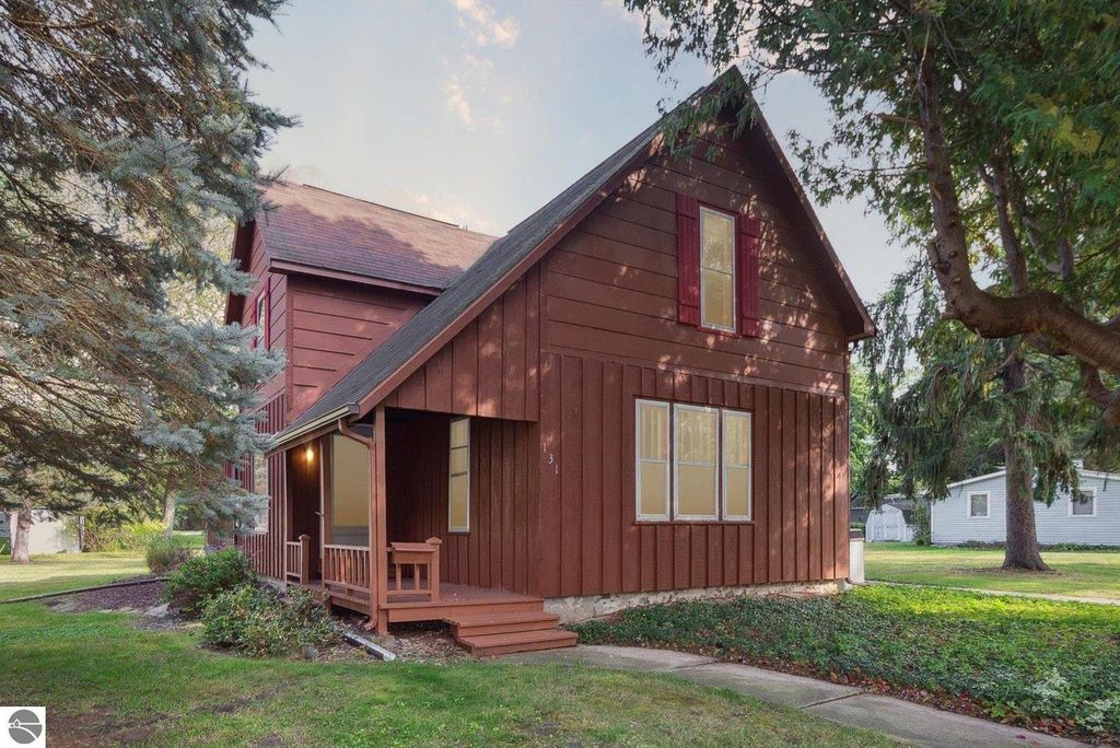 Image 1 of property listing at 131 Moyer Avenue, Alma, MI 48801