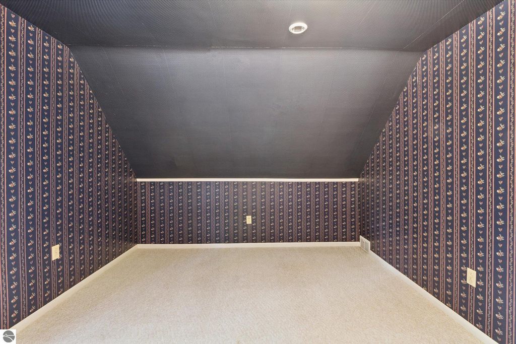 Image 12 of property listing at 131 Moyer Avenue, Alma, MI 48801