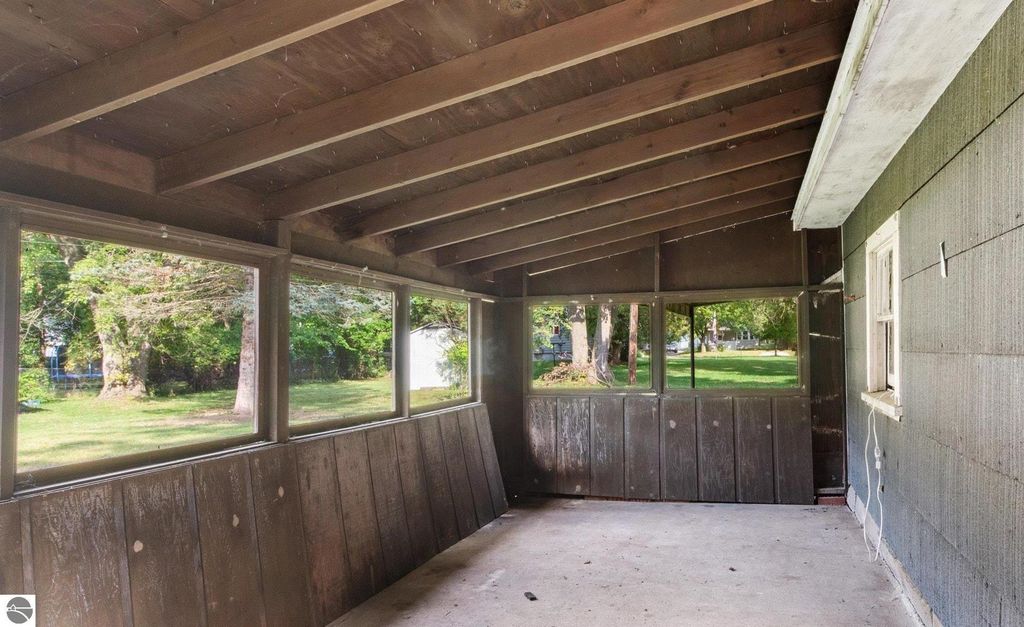 Image 16 of property listing at 131 Moyer Avenue, Alma, MI 48801