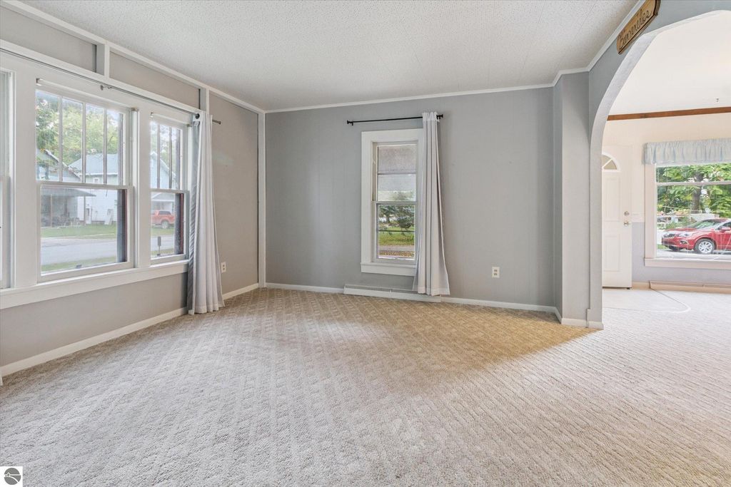 Image 5 of property listing at 131 Moyer Avenue, Alma, MI 48801